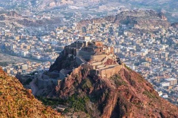 Al-Qahirah Castle in Taiz before restoration, Arab Yemen Website, 1 August 2016