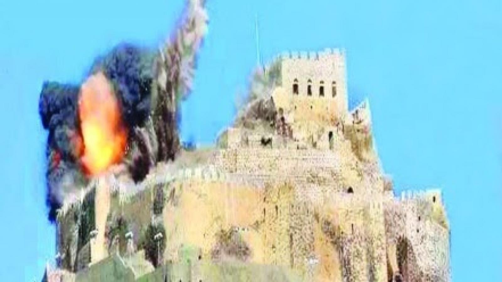 Al-Qahirah Castle under artillery fires, Mandab Press, 21 May 2015