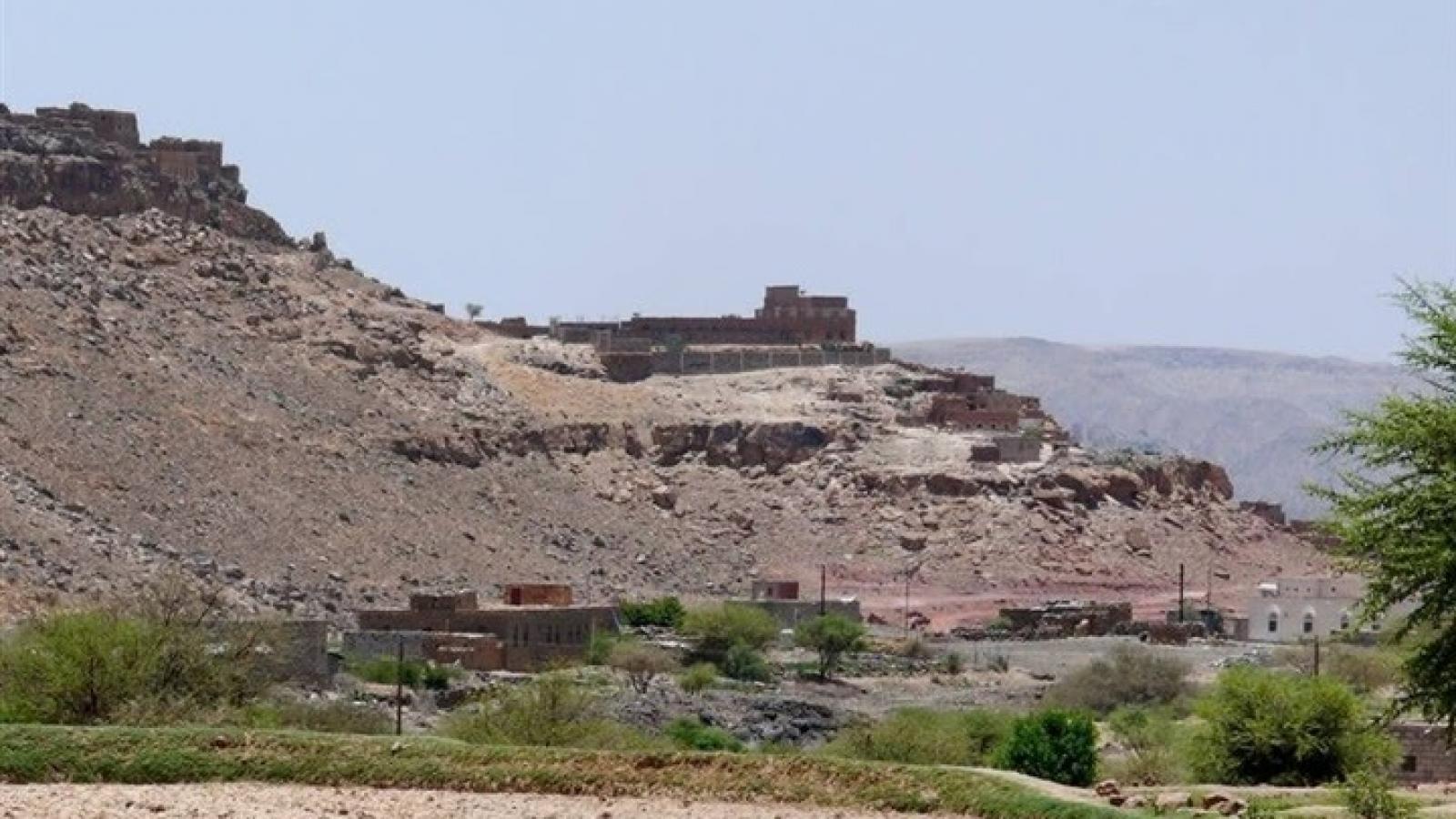 صورة الموقع الاثري للجبل التي بنيت عليها مدينة بينون الاثرية والتي تحتضن متحف بينون ، موقع اليمن العربي ، ٦ فبراير ۲۰۱۹