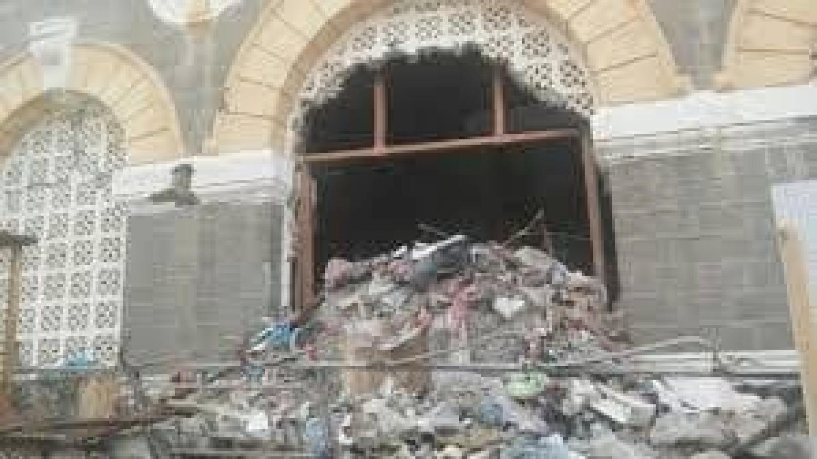 Parts of the ruins of the Aden Military Museum building, Al-Mushahid Website, 28 July 2017