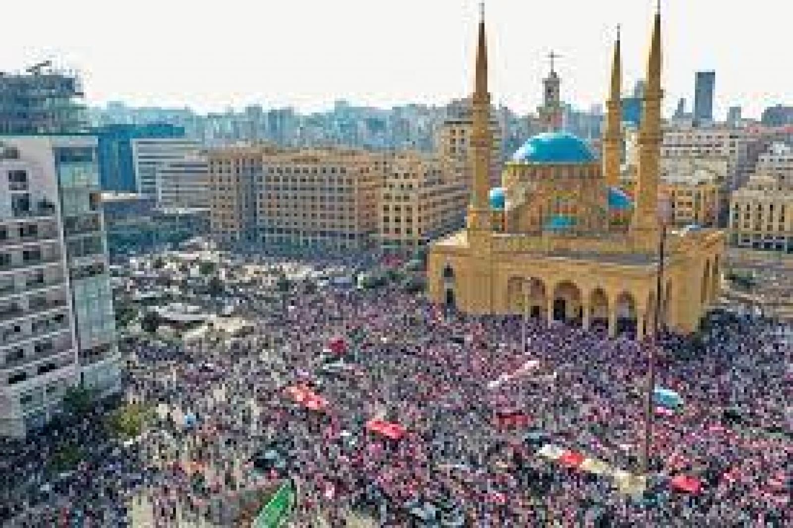 لبنان ينتفض في ساحة الشّهداء، بيروت، لبنان، منظمة العفو الدّولية، ۱۷ تشرين الأوّل ۲۰۱۹.