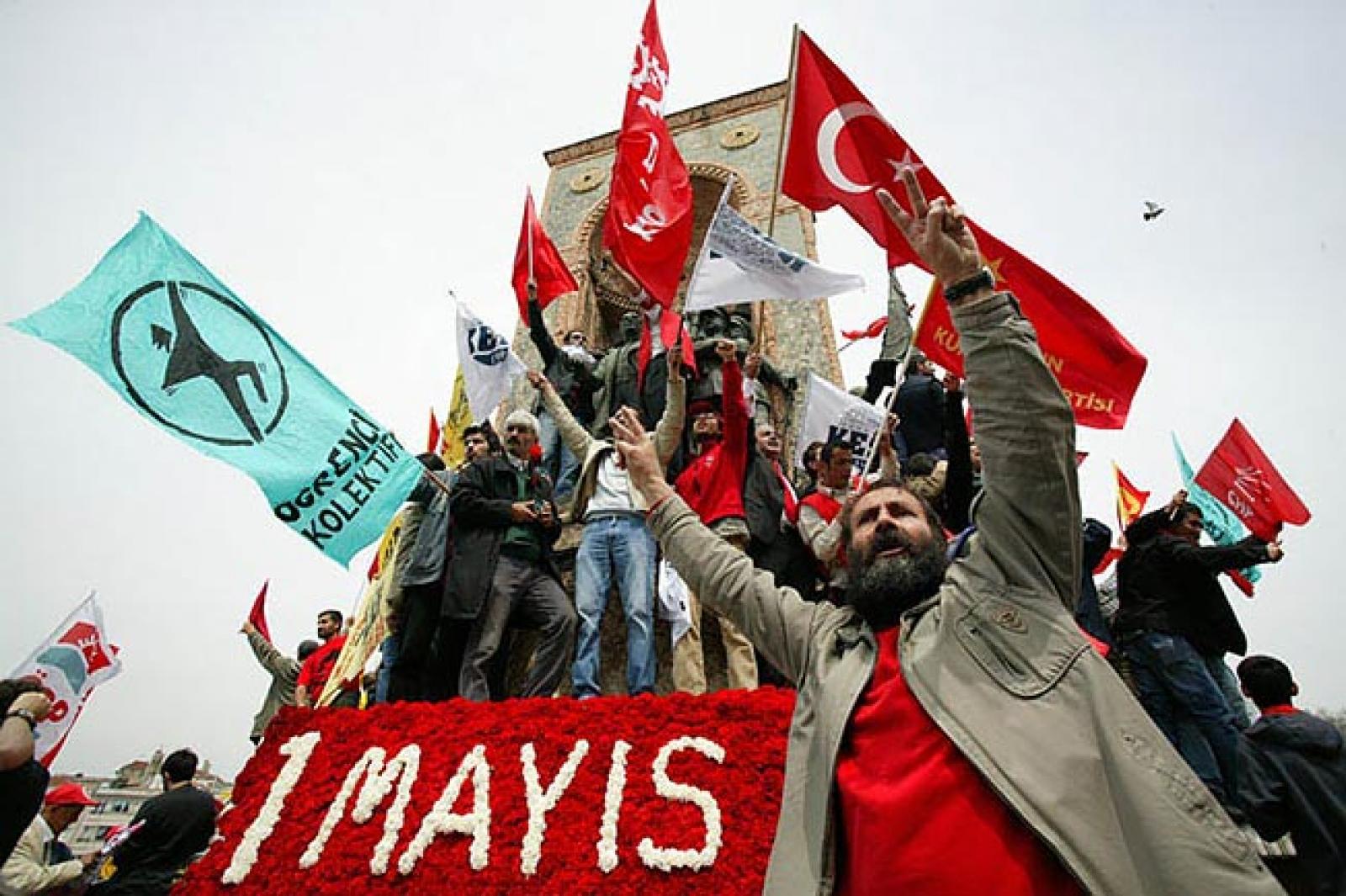 Protesters around the Taksim Republic Monument, Istanbul, May 1, 2009